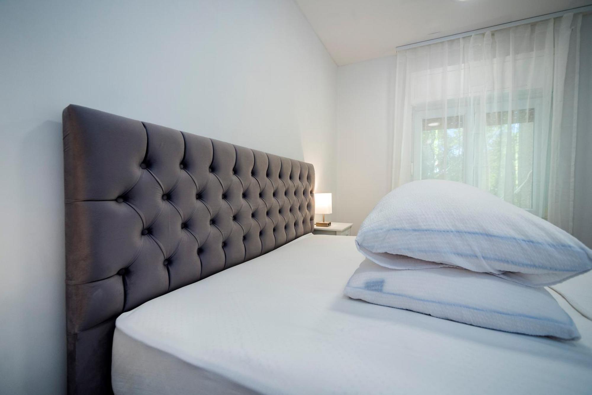 M&M Pelivan Apartments Solin Exterior photo