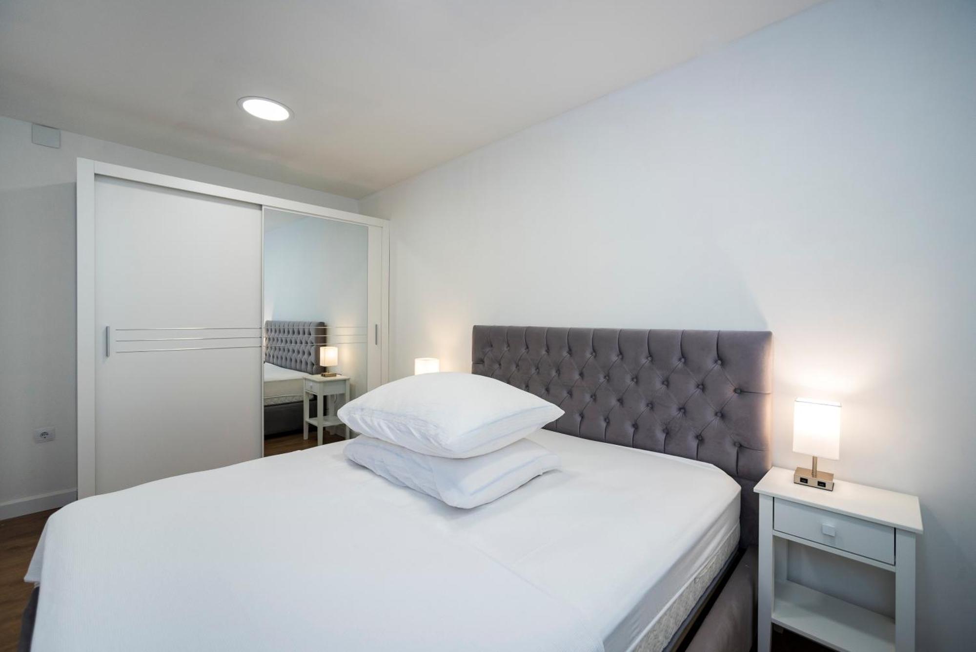 M&M Pelivan Apartments Solin Exterior photo