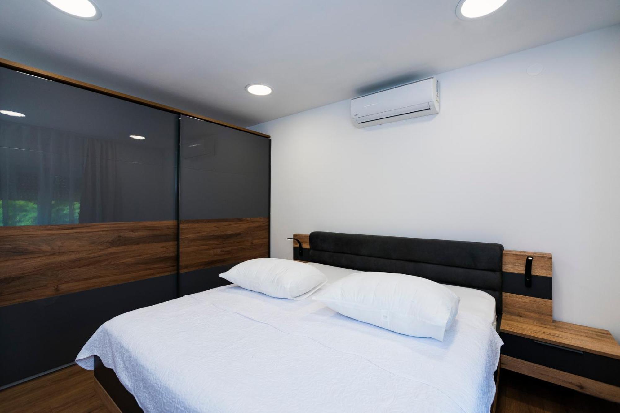 M&M Pelivan Apartments Solin Exterior photo