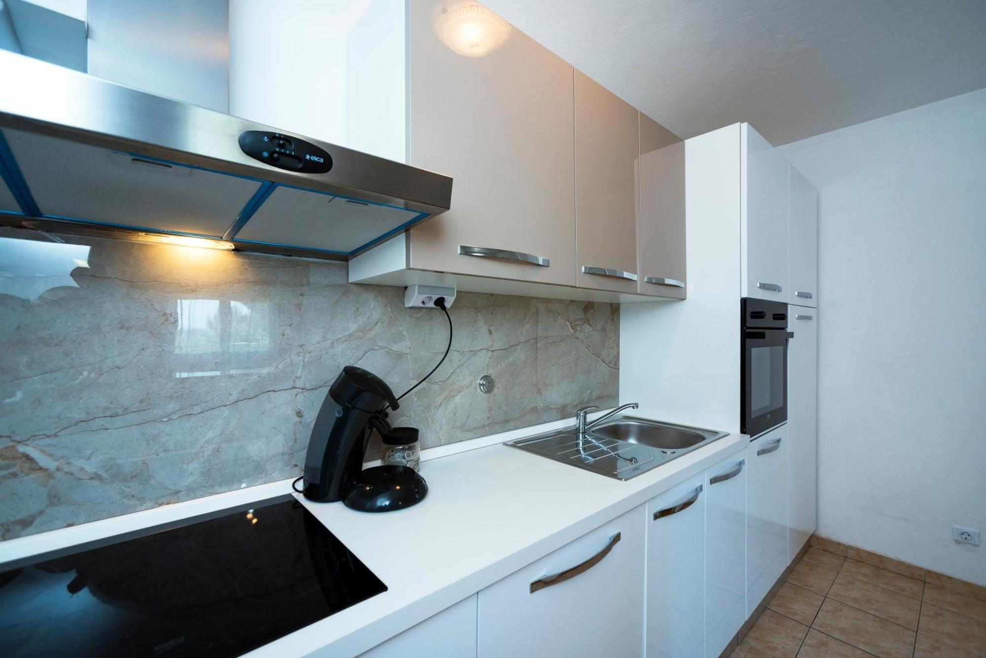 M&M Pelivan Apartments Solin Exterior photo
