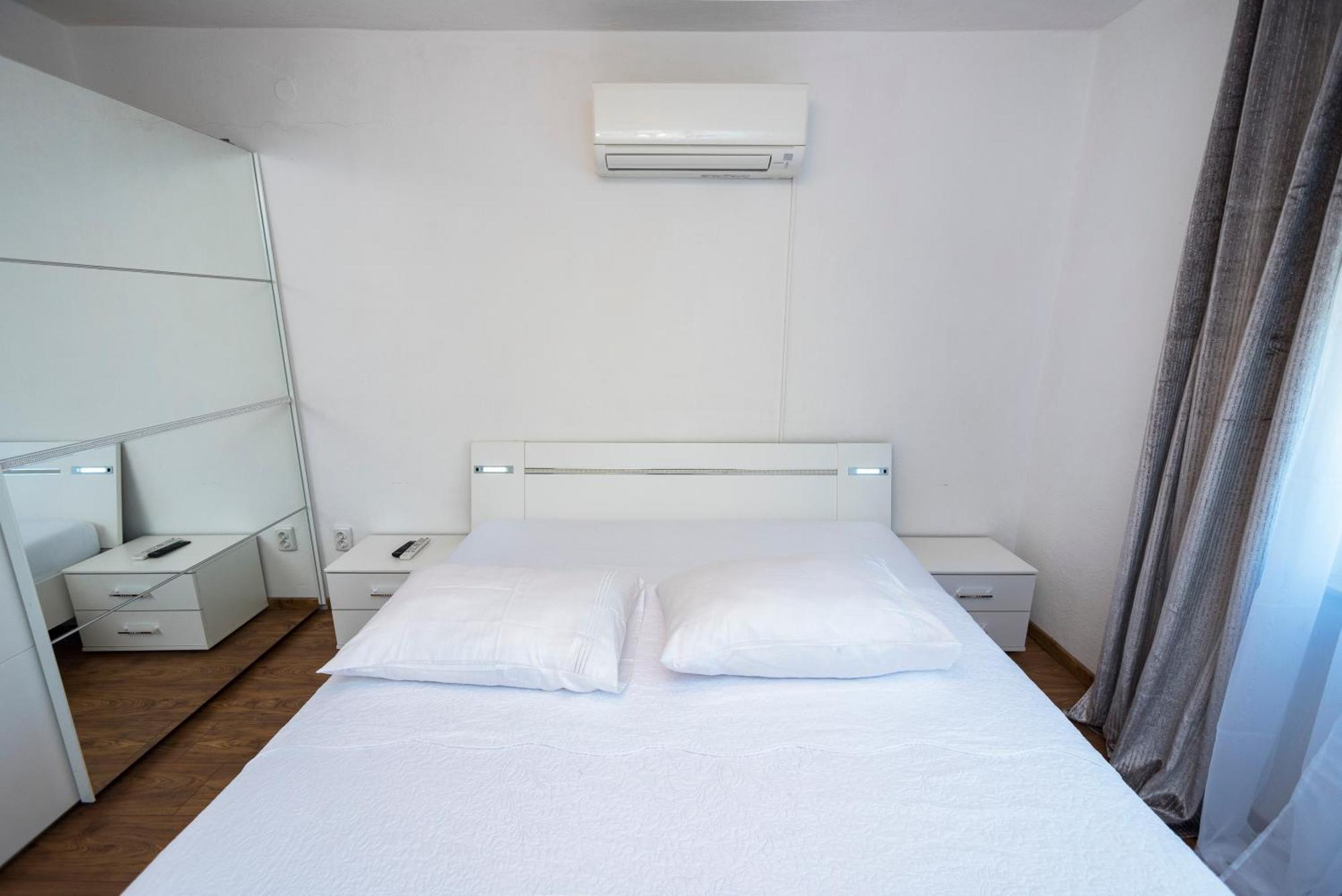 M&M Pelivan Apartments Solin Exterior photo