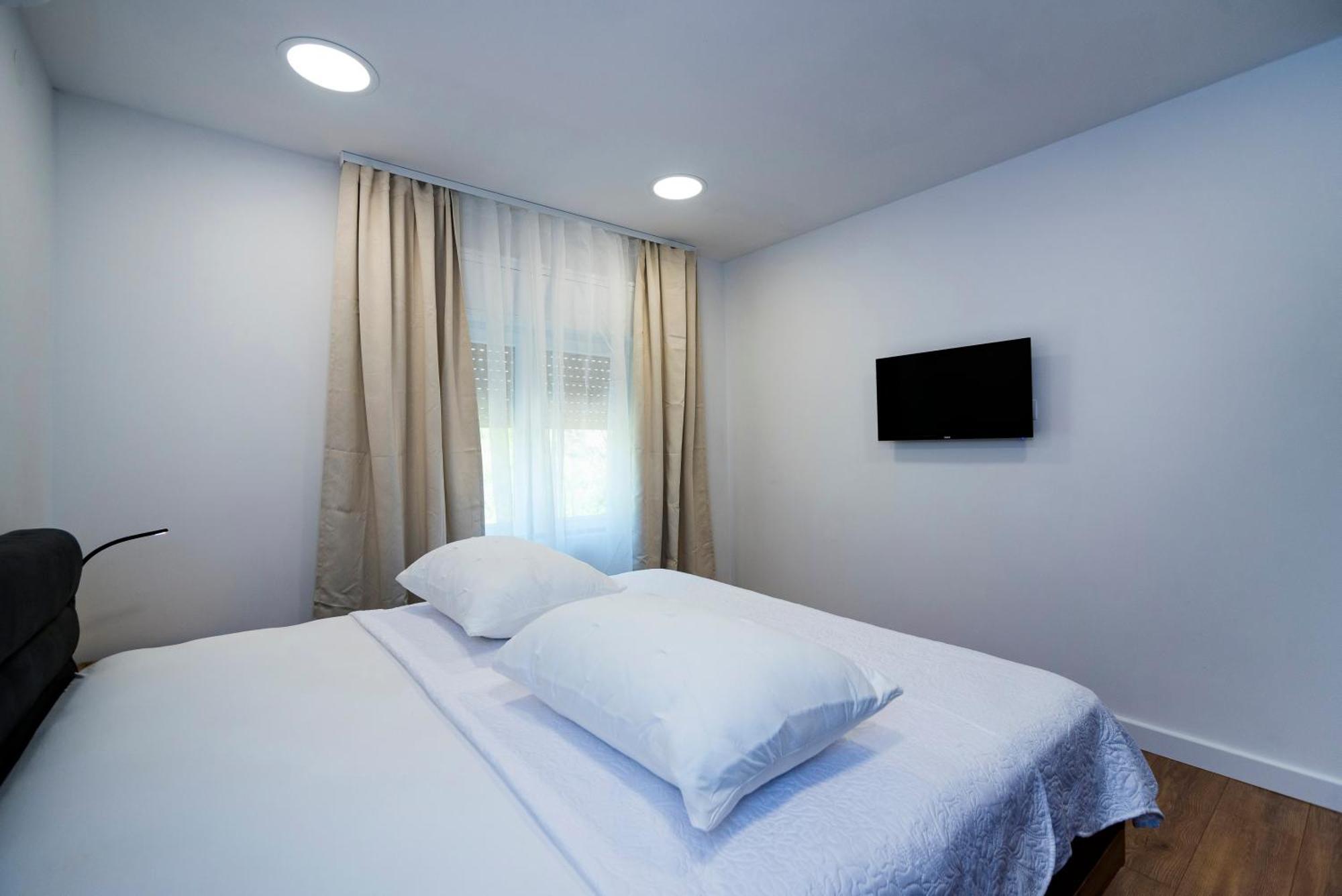 M&M Pelivan Apartments Solin Exterior photo