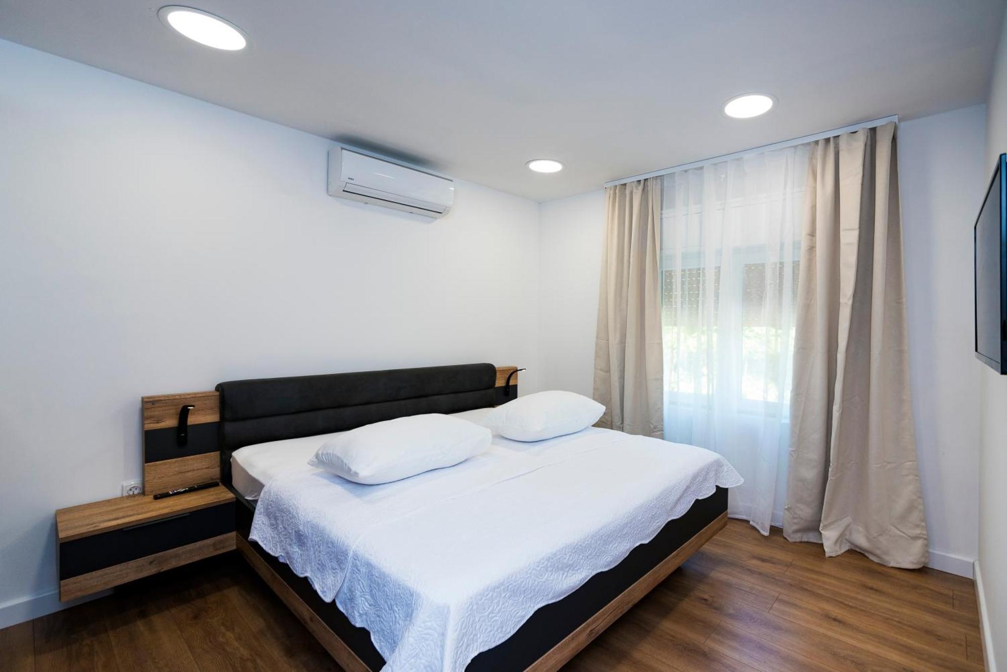 M&M Pelivan Apartments Solin Exterior photo