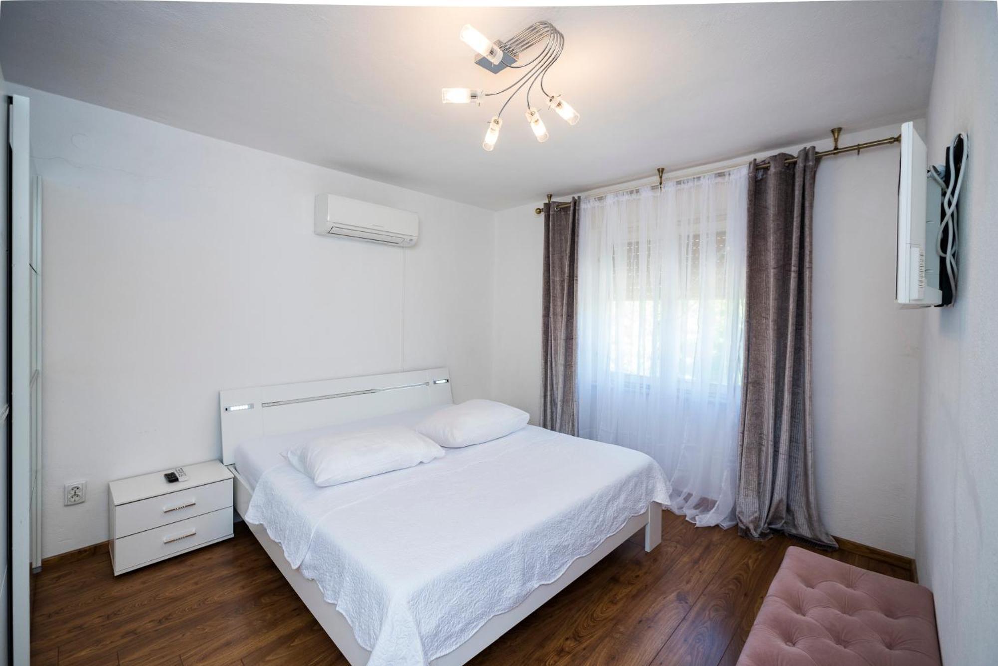 M&M Pelivan Apartments Solin Exterior photo