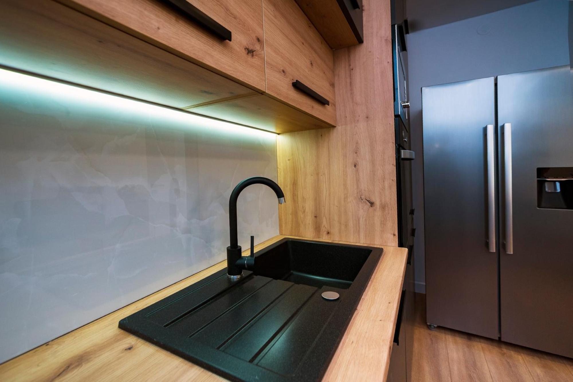 M&M Pelivan Apartments Solin Exterior photo